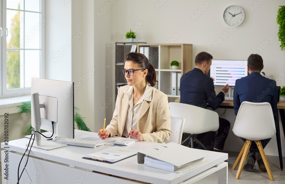 Φωτογραφία Accountant audit finance analysis in office with computer