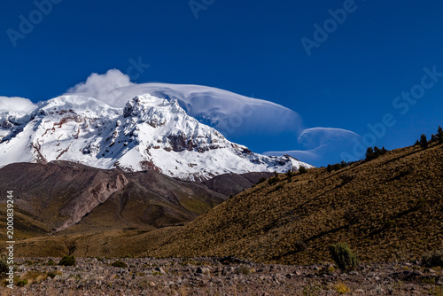 Chimborazo  bailando con nubes
