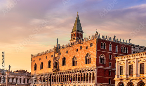 Fotografie sunset evening view of the Doge's Palace on the square San Marco in Venice