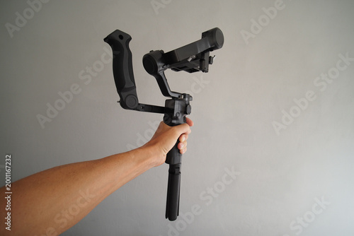 Canvastavla Hand holds camera gimbal stabilizer without camera. POV.