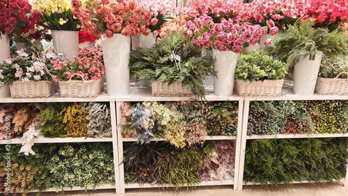 Foto Artificial Flower Arrangement Display for Home Decor