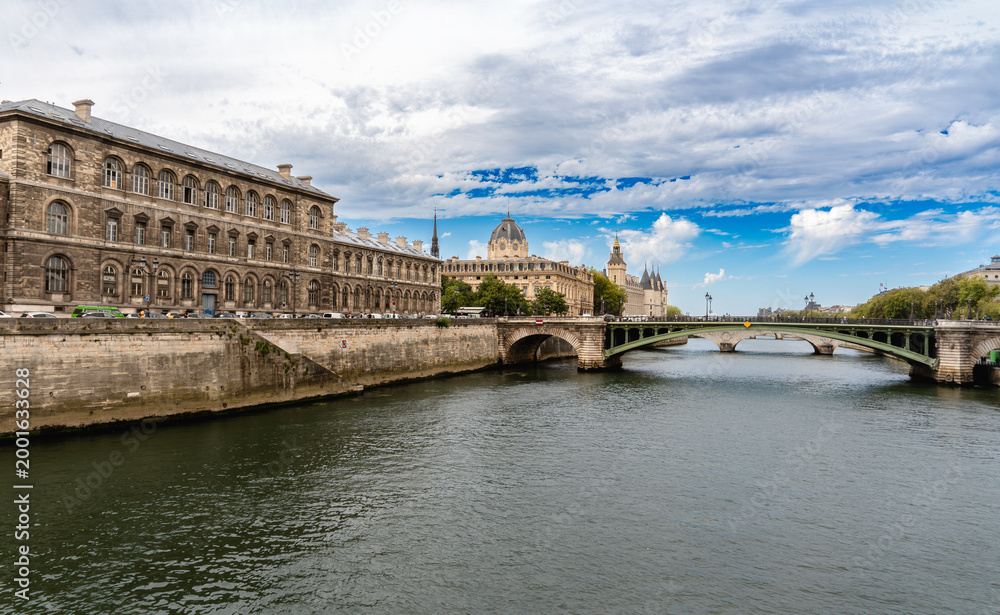 Fototapeta premium bridge over the river seine