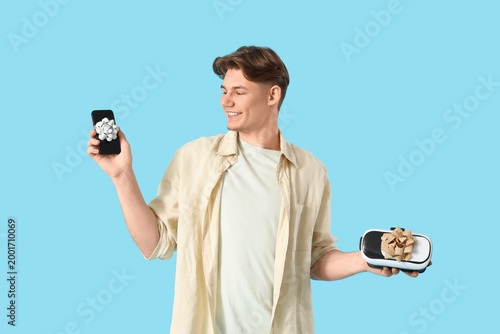 Young man with gift mobile ...