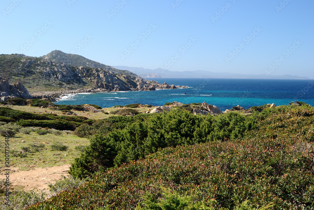 Obraz premium Trekking lungo la costa di Santa Teresa di Gallura, da Santa Reparata a Poltu Pitrosu