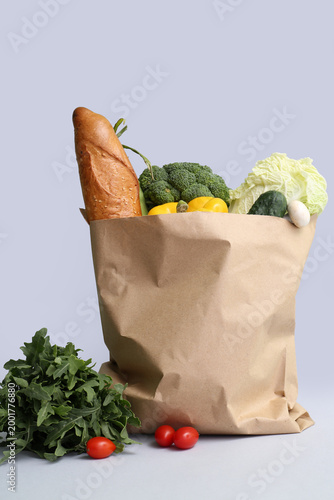 Paper shopping bag with fre...