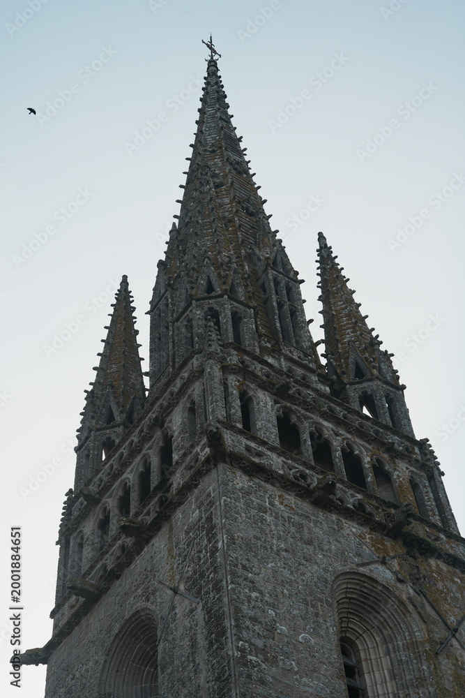 Fototapeta premium Clocher de l'église de Pont-Croix dans le Finistère en Bretagne - France