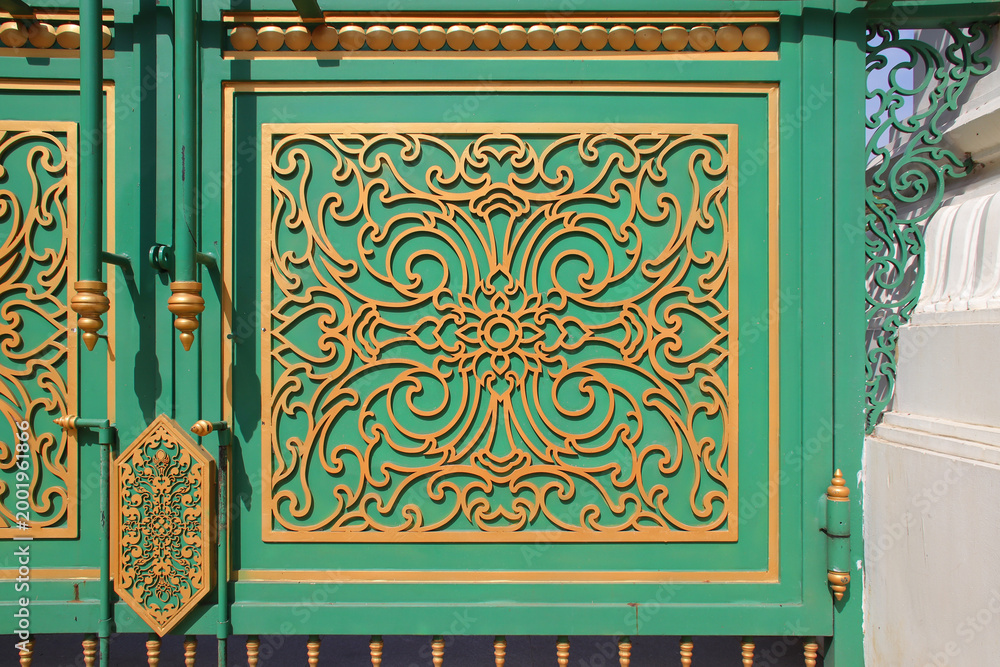 Fototapeta premium victory gate at the royal resident garden in siem reap in cambodia 