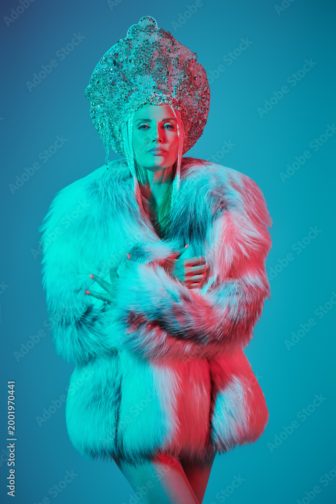 Naklejka premium Neon Fur Queen