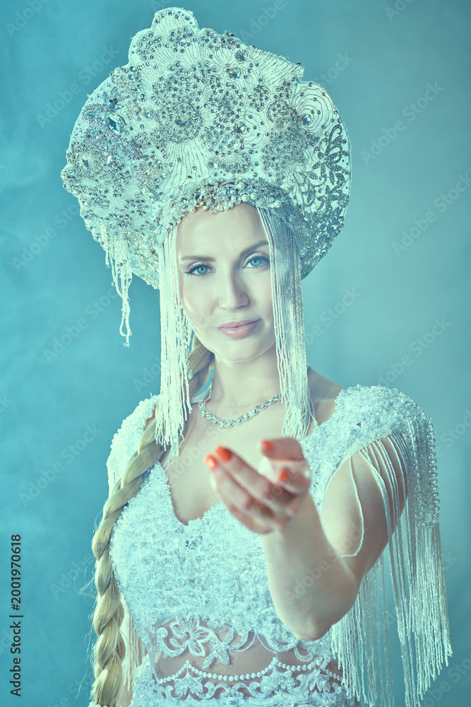 Naklejka premium Crystal Crown Maiden