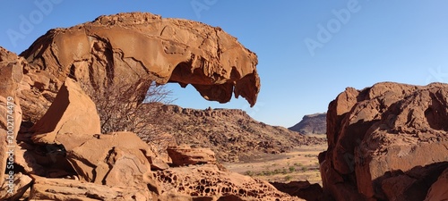 Foto Unique sandstone remnant at Twyfelfontein, Namibia, an UNESCO World Heritage Site, where ancient rock engravings and petroglyphs which date back between 2 000 to 10 000 years ago, are found