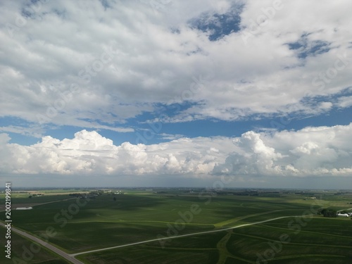 Fotografija A line of thunderstorms (Cumulonimbus clouds) forms off in the distance above the central plains and farm fields of the Midwest