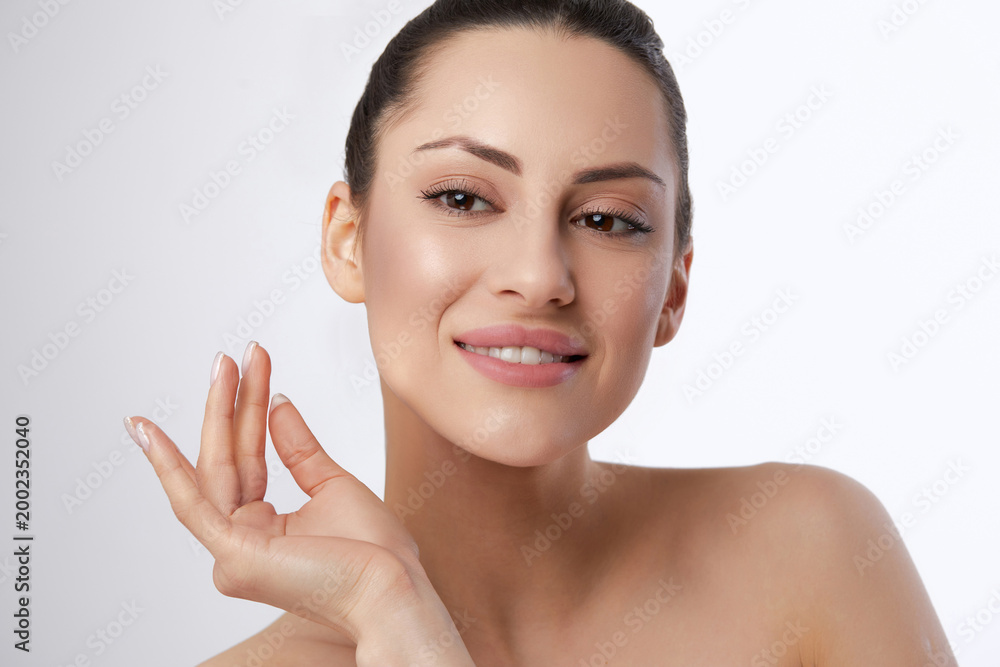 Ταπετσαρία Pretty woman beauty portrait smiling with natural clean skin, female model showi