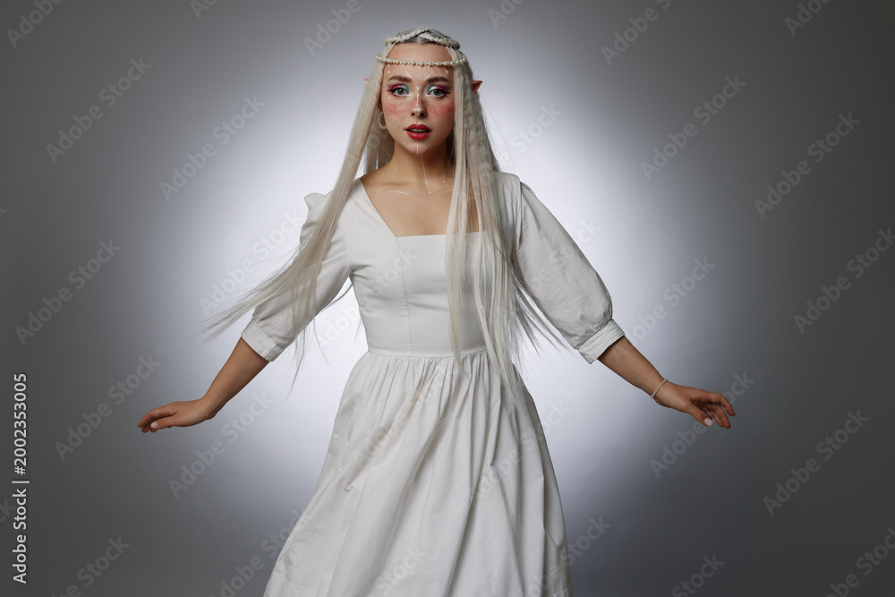 Naklejka premium Beautiful elf girl on grey gradient background