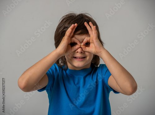 Foto Boy making binocular gesture.