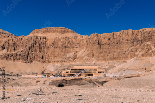 Fotografie Wide view of Hatshepsut Temple in Deir el Bahari Luxor Egypt