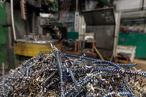 Cuadro en lienzo Industrial metal chips heap from machining process