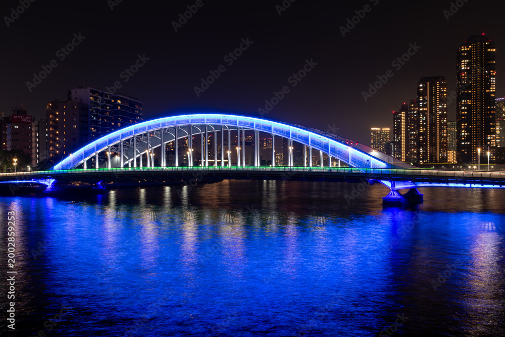 Fototapeta premium Illuminated Arch Bridge Over Sumida River, Vibrant Tokyo Nightscape