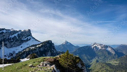 Fotografie Panorama de montagne dans le massif de la Chartreuse depuis le sommet du mont Pe
