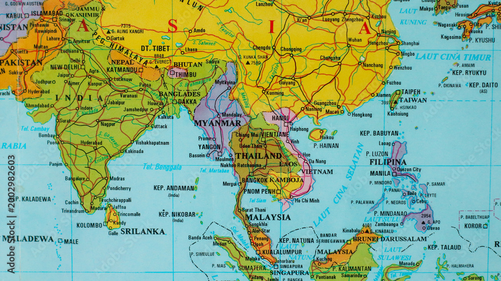 Obraz premium Detailed political map of Thailand and surrounding Southeast Asian countries including Myanmar, Laos, Cambodia, Vietnam, and Malaysia.
