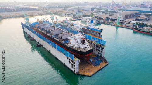 Εκτύπωση καμβά A full service shipyard and modern shipbuilding facility Dry dock with Cargo Shi