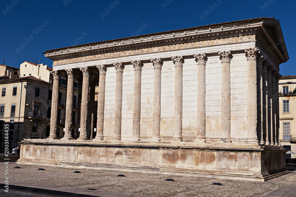 Fototapeta premium la maison carrée de Nîmes