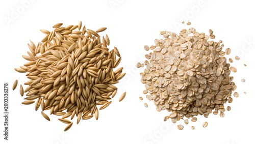 Obraz na płótnie Isolated raw oat grains and dry rolled flakes for healthy breakfast cereal on cl