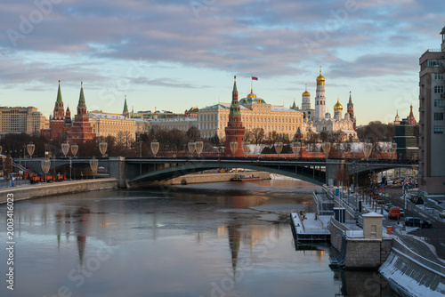 Canvas Print Grand Kremlin Palace, the ensemble of the Moscow Kremlin against the background