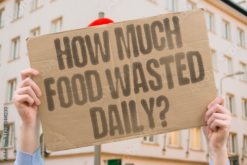 Tableau sur toile "How Much Food Wasted Daily?" research examines daily food waste measurably exceeding adult sustainable consumption levels