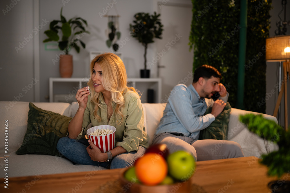 Obraz premium Couple having relationship problems on sofa ignoring each other