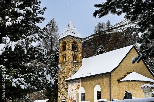 Pontresina, Sta. Maria, Kirche, Santa Maria, Engadiner Dorf, Oberengadin, Engadin, Alpen, Graubünden, Wanderweg, Steinbock, Winter, Wintersport, Winterlandschaft, Langlauf, Schweiz