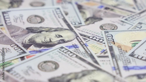 Gros plan sur des billets de banque en dollars américains.