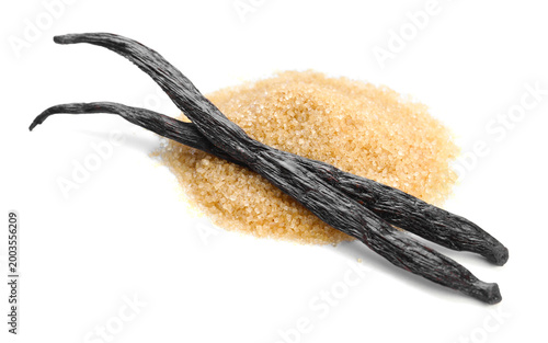 Foto Vanilla sugar and pods isolated on white