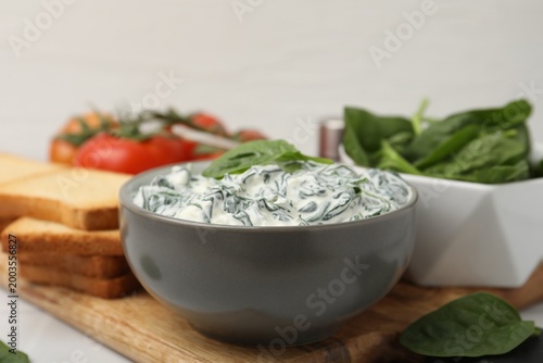Tableau sur toile Delicious creamed spinach served on table, closeup