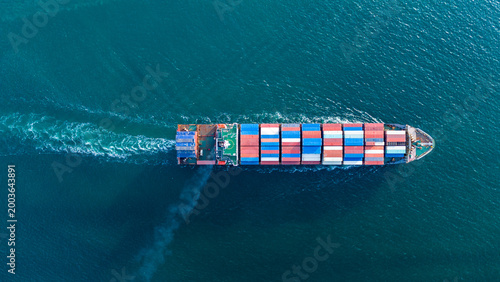 Canvastavla large cargo container ship fully loaded with colorful containers sailing through the deep blue ocean