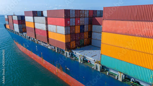 Bild auf Leinwand large cargo container ship loaded with colorful freight containers sailing in the ocean