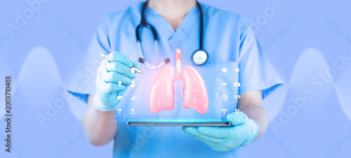 Fotografie Concept of telemedicine and digital lung monitoring, early detection and screening of lung cancer