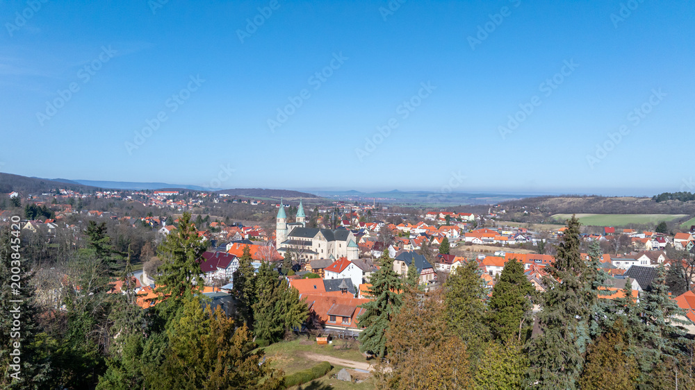 Fototapeta premium Luftbildaufnahme Gernrode Harz Ortsteil von Quedlinburg