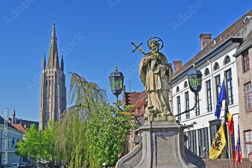 Foto Bruges,  case, strade e la torre campanaria della Chiesa di Nostra Signora, Fian