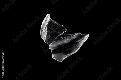 фотографія Broken glass shard isolated on transparent background