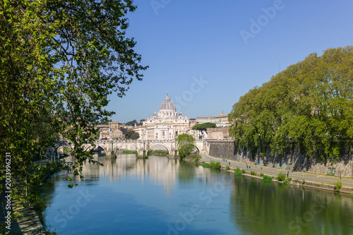 Photography Basilique Saint Pierre  de Rome et le Pont Sant'Angelo vus depuis les berges du
