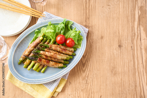 グリーンアスパラガスの豚バラ肉巻き 甘辛く味付けた家庭料理