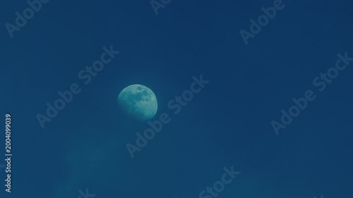4K 59,94fps Lunar Video: Moon and Clouds with Smooth Dusk to Nightfall