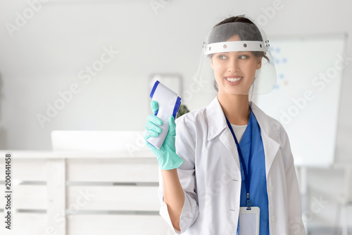 Female medical intern in pr...