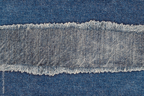 Foto Ripped denim fabric showing texture and frayed edges in a bright setting