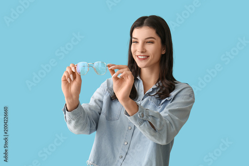 Happy smiling young woman h...