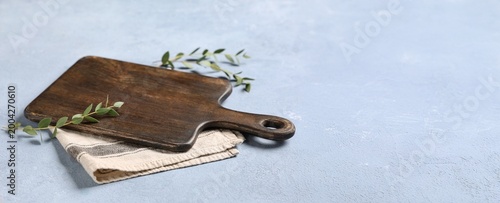 Wooden cutting board, napki...