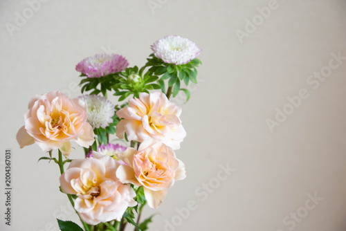 薔薇とスプレーマム