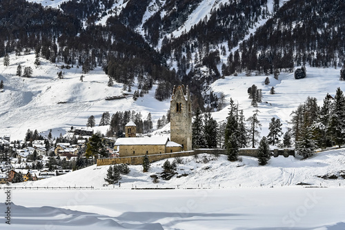 Celerina, San Gian, Kirche, Kirchturm, St. Moritz, Oberengadin, Engadin, Pfarrkirche, Wanderweg, Winter, Wintersport, Langlauf, Neuschnee, Alpen, Graubünden, Schweiz