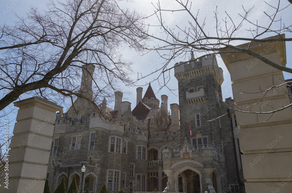 Fototapeta premium facade of Casa Loma in morning light, springtime, Toronto