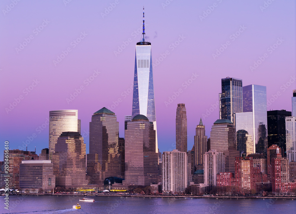 Obraz premium Manhattan skyline panorama. New York City at dusk. Manhattan skyscrapers sunset. New York City panorama. Manhattan panoramic skyscrapers at dusk. Manhattan skyline waterfront.